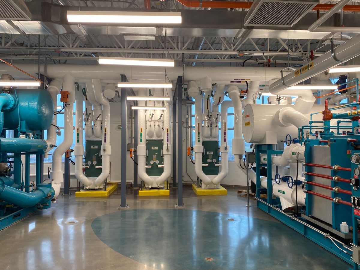 La sala de máquinas manda: gas recuperado, aceite aparte y la instalación dada de baja